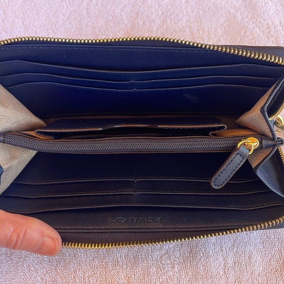 Michael Kors NWOT Jet Set Travel Large blue Leather Continental Wallet/Wristlett - Picture 7 of 10